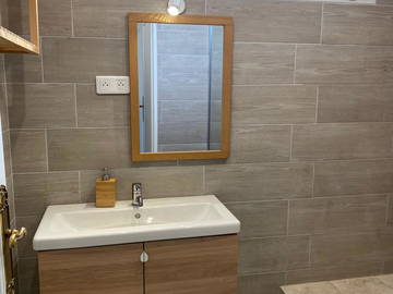 Shared housing for rent in Le Bourget - photo 6: Bathroom-6