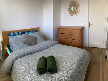 Shared housing for rent in Le Bourget - photo 11: Bedroom-11
