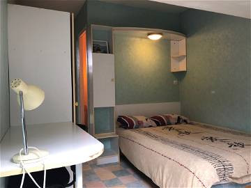 Roomlala | Chambre Meublée 203 - Gloriette - Voiture Conseillée