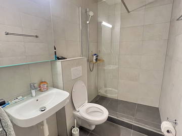 Colocation à louer à Crissier - photo 10 : salle de bain-10