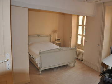 Room For Rent La-Celle-Saint-Cloud 27364