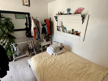 Homestay for rent in Montréal - photo 8: Bedroom-8