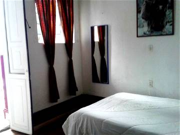 Roomlala | Chambre Meublée Avec Petite Fenêtre Intérieure La Candelaria
