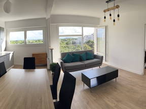 Habitación amueblada con balcón. Alojamiento compartido para 3 personas. Cerca del metro.