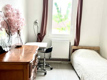 Chambre meublée, calme, proche métro Cusset