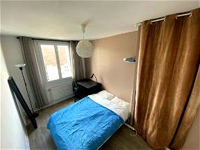 Furnished Room Downtown Dijon Close To All Amenities