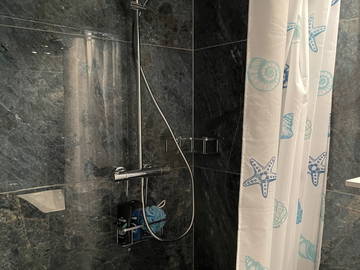 Unterkunft beim Gastgeber zur Miete in Eysins - Foto 4 : Badezimmer-4