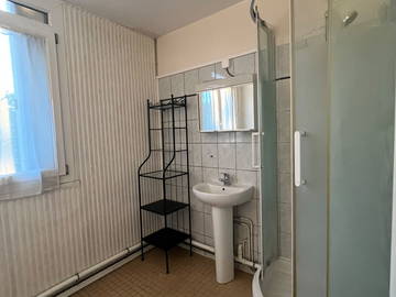 Gedeelde woning te huur in Ablon-Sur-Seine - foto 6: badkamer-6