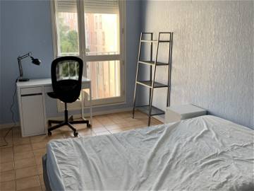 Roomlala | Chambre Meublée Colocation Artem 3 Chambres tout inclus