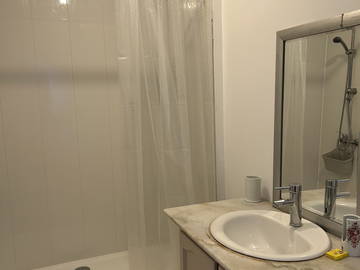 Chambre chez l'habitant à louer à Luynes - photo 4 : salle de bain-4