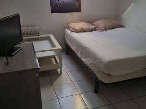 Möbliertes Zimmer im Pavillon 1