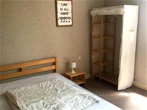 Furnished shared room. Roanne center ideal for students