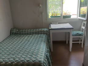 Habitación amueblada y equipada con sala de estar.