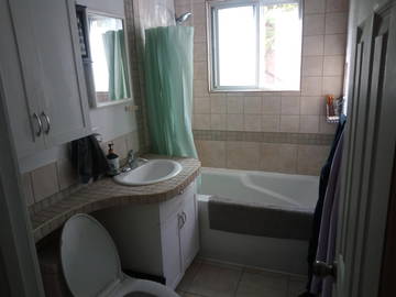 Chambre chez l'habitant à louer à Laval - photo 9 : salle de bain-9