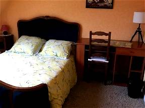 Furnished Room For Student Homestay