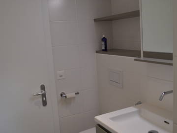 Chambre chez l'habitant à louer à Veyrier - photo 7 : salle de bain-7