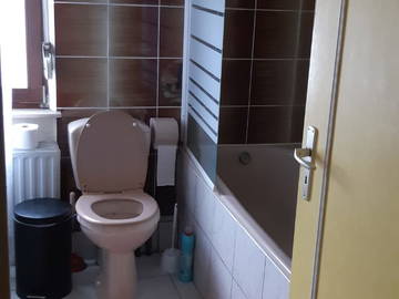 Chambre chez l'habitant à louer à Aubange - photo 4 : salle de bain-4