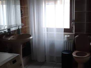 Chambre chez l'habitant à louer à Aubange - photo 5 : salle de bain-5
