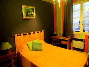 Very quiet and pleasant furnished room