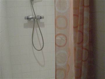 Chambre chez l'habitant à louer à Montfaucon - photo 3 : salle de bain-3