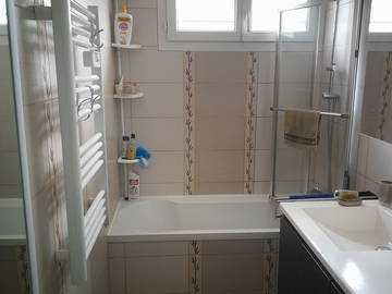 Chambre chez l'habitant à louer à Boigny-Sur-Bionne - photo 5 : salle de bain-5