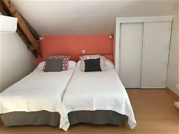 Roomlala | Chambre Papillon Dans Maison ,climatisation, Jardin,ménage ,