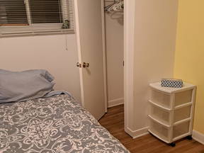 Kleines, gemütliches Zimmer mit nur einem Mitmieter.