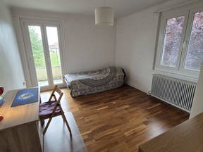 Student room (free parking space)