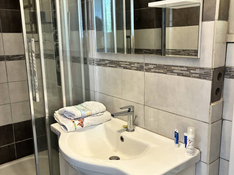 Chambre Chez L'habitant Villeneuve-Loubet 676496-3