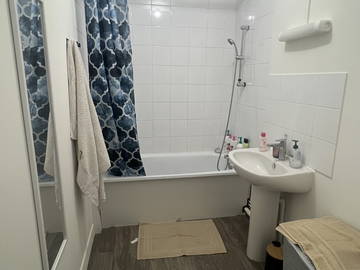 Chambre chez l'habitant à louer à Puteaux - photo 1 : salle de bain-1