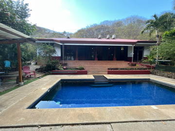 Guest room for rent in Guanacaste Province - photo 8: swimming pool-8