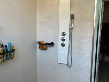 Unterkunft beim Gastgeber zur Miete in Le Boulou - Foto 2 : Badezimmer-2