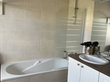Chambre chez l'habitant à louer à Ploeren - photo 6 : salle de bain-6