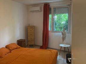 Kamer dichtbij openbaar vervoer