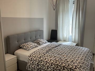 Roomlala | Chambre Quartier Des Banque Geneve Centre