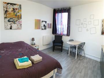 Roomlala | Chambre RdC Avec Kitchenette, Tv, Réfrigérateur, Douche/wc N