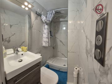 Chambre d'hôte à louer à Champigny-Sur-Marne - photo 37 : salle de bain-37