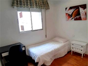 Roomlala | Chambre Simple à Plaza Puerta Nueva