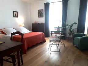 Geräumiges Zimmer, ruhige und freundliche Atmosphäre