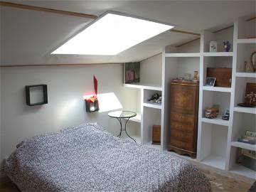 Roomlala | Chambre Spacieuse Avec Salle De Bain Et WC Privés