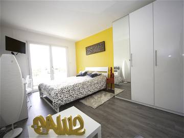 Roomlala | Chambre Spacieuse Et Chaleureuse – 13m² - ST3