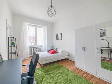 Roomlala | Chambre Spacieuse Et Chaleureuse - 18m² - ST48