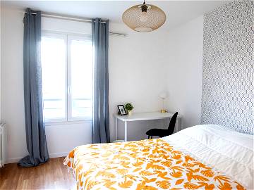 Roomlala | Chambre Spacieuse Et Lumineuse – 13m² - LY013