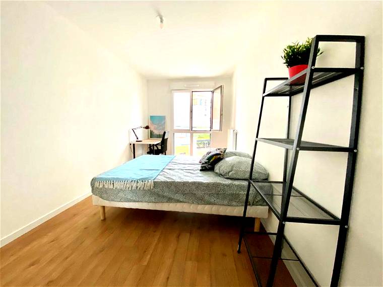 Chambre Spacieuse Et Lumineuse – 14m² - CL7