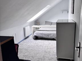 SYDGRÅT ROOM TIL DELING PIGES