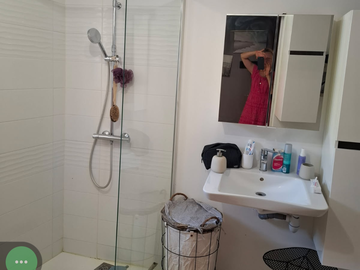 Chambre chez l'habitant à louer à Saint-Nazaire-De-Pézan - photo 3 : salle de bain-3