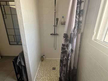 Chambre chez l'habitant à louer à Bouillargues - photo 4 : salle de bain-4