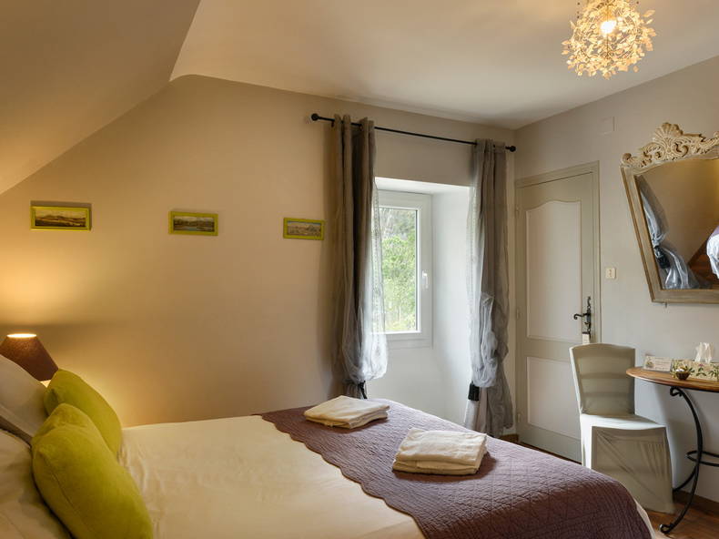 Bed And Breakfast Accous 65948-4