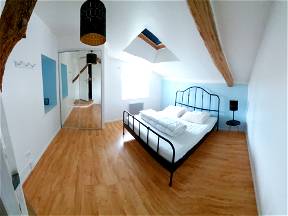 Rooms of 12 m2 on the 1st floor of a house with garden