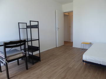 Room For Rent Cergy 121095